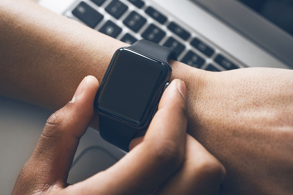 15 Hidden Apple Watch Hacks Users Don’t Know About